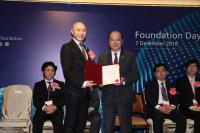 Prof Tjonnie LI (left) receiving the Croucher Innovation Award 2018 from The Honorable Matthew CHEUNG Kin-chung, the Chief Secretary for Administration of the HKSAR Government (right)